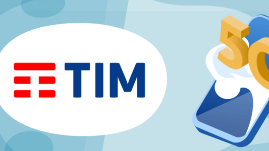 Celular com Internet 5G ao lado da logo da TIM