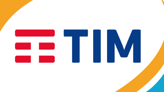 logomarca da TIM em um fundo branco com bordas azul e verde