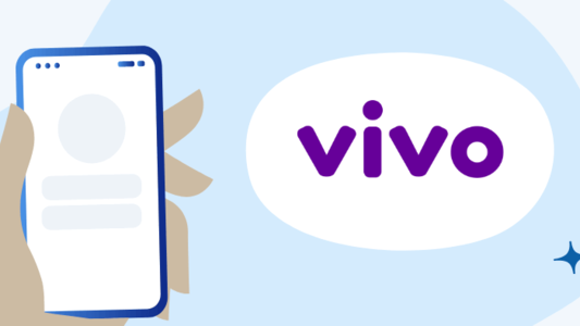 Logomarca da Vivo com um fundo branco e do lado esquerdo o desenho de uma mão segurando um celular