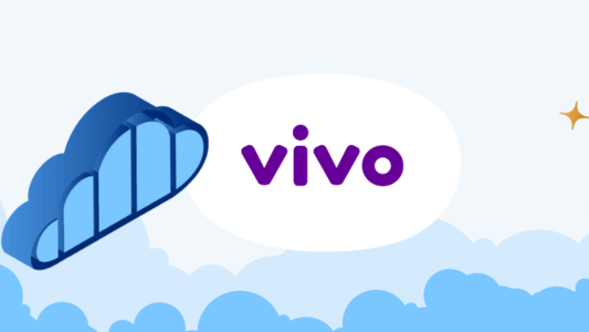 Logomarca da Vivo no centro com um fundo branco. Imagem com fundo azul e desenhos que fazem alusão à nuvem.